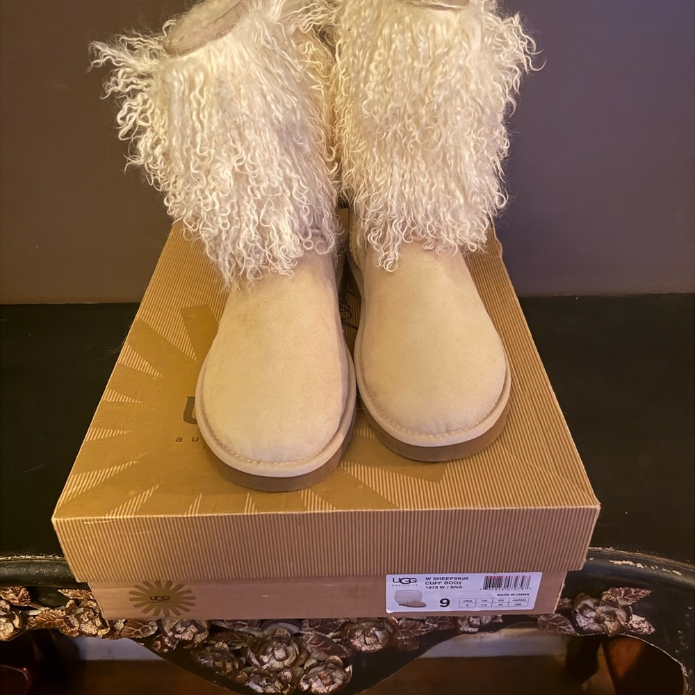 Ugg Lida Mongolian fur cuff short boots (discontinued style)